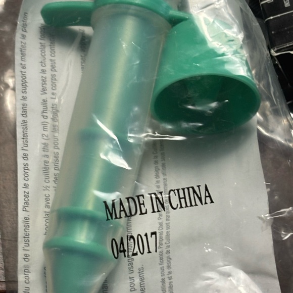 NEW - Pampered Chef Chocolate Drizzler decorating tool - Picture 4 of 4